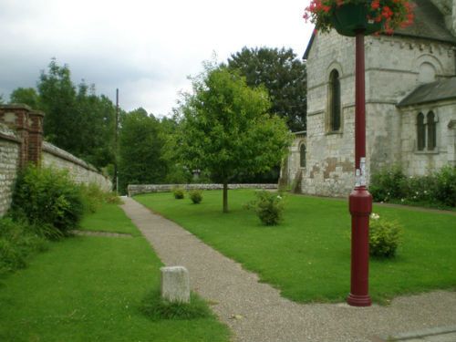 Place de L'Eglise Saint-Ouen à Léry